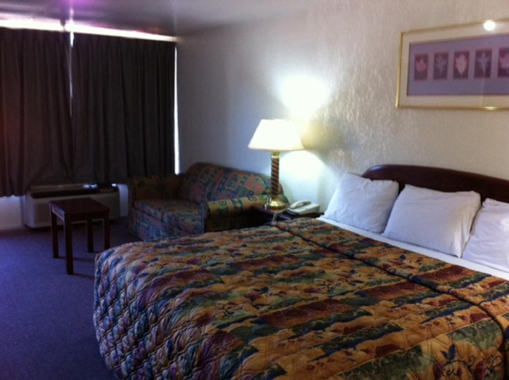 Kings Inn Valliant Room photo