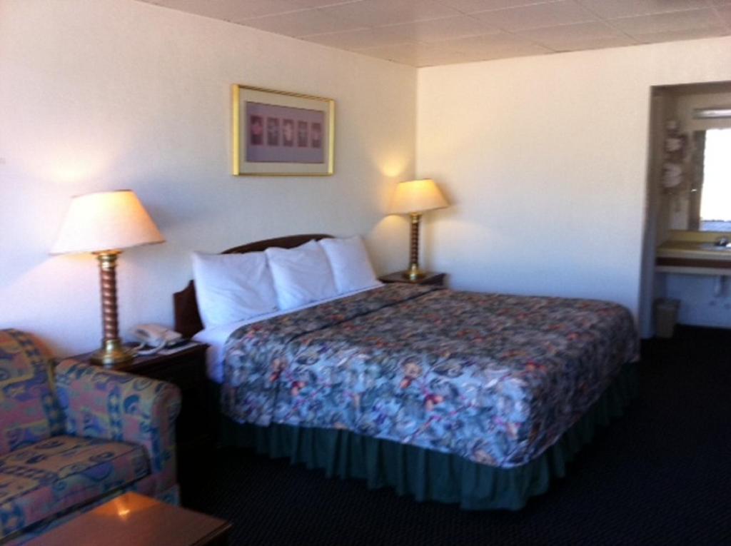 Kings Inn Valliant Room photo