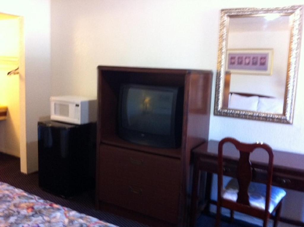 Kings Inn Valliant Room photo