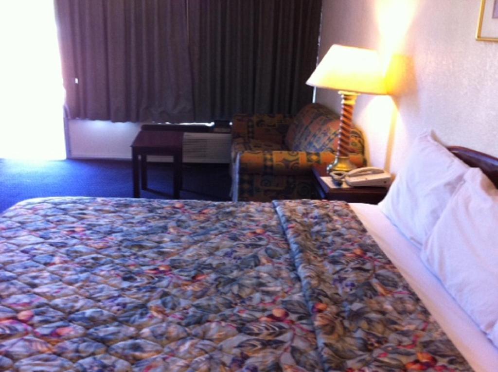 Kings Inn Valliant Room photo